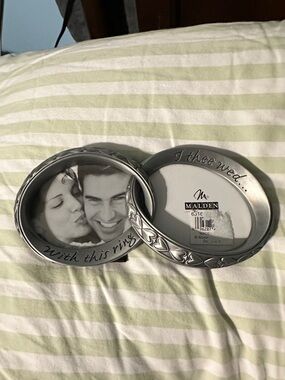 Malden Double Interlocking Ring Photo Frame - Silver